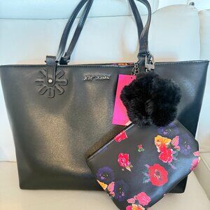 NWT BETSEY JOHNSON XOTOTEY TOTE SHOULDER BAG WRISTLET FLUFFY DAISY CHARM BLACK